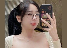 xxx pi tiên Lộ clip Hoa Hoa đang thủ dâm sướng chảy nước